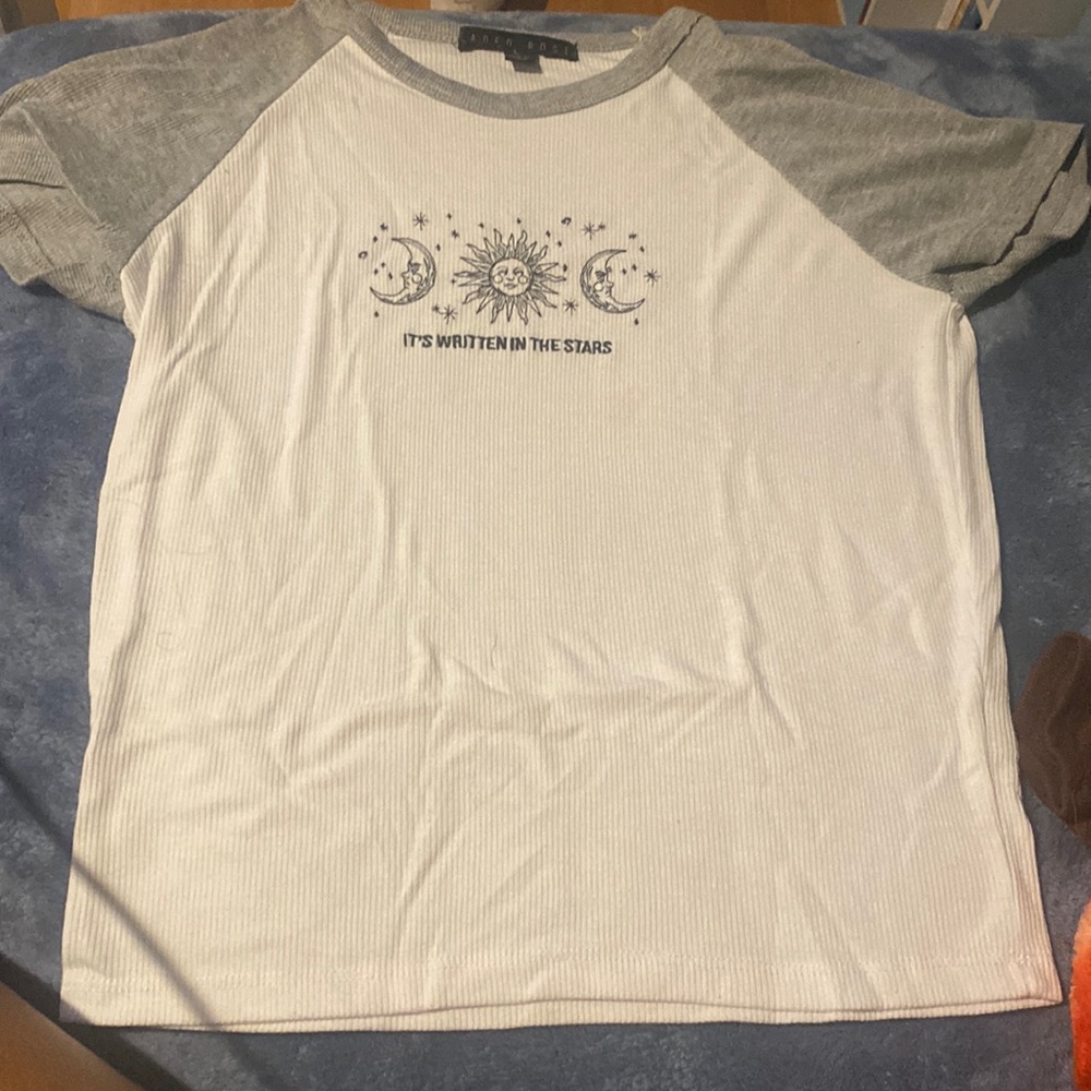 Large, stretchy shirt